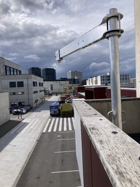 Potence antichute – acier inox, rotation 360°, EN795 / EN1808, levage 300 kg, travaux sur corde, système modulaire, support mural ou sol.